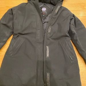 Worn well but still very warm Size medium Authentic Canada Goose Victoria parka